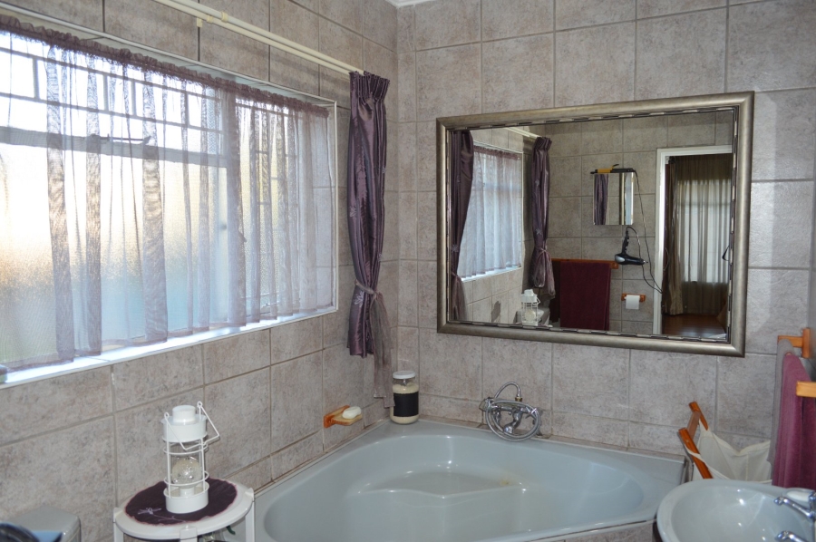 4 Bedroom Property for Sale in Flamwood North West